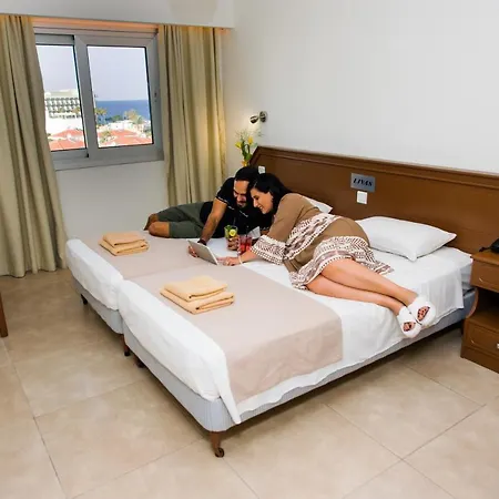 מלון דירות Livas Pernera