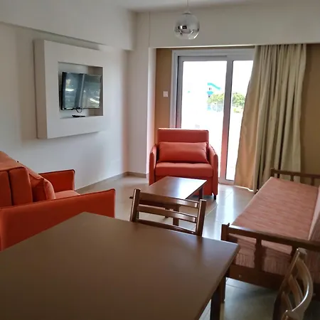 Livas מלון דירות Pernera