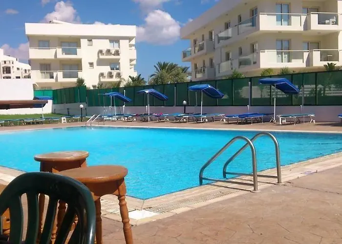 Livas Lägenhetshotell Pernera